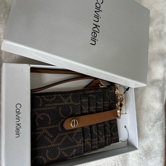 Calvin Klein wristlet wallet - Picture 2 of 2